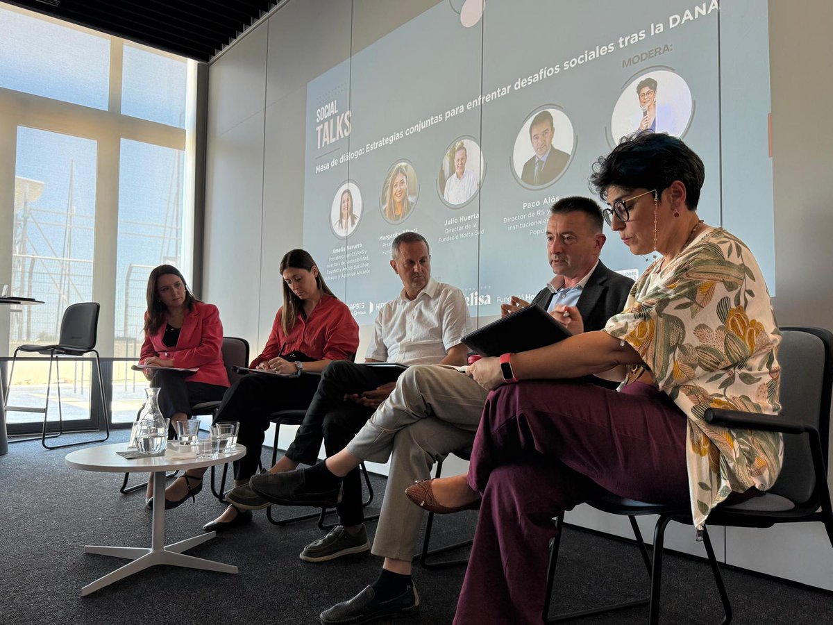 veolia_cv's tweet photo. El primer foro #SocialTalks organizado por #Hidraqua 💧 y @cerscv , ha puesto el foco en la necesidad de colaboración de empresas y entidades para una reconstrucción más resiliente.
🔗 https://t.co/e4wSKzt5Fp https://t.co/RI90wLfn7b