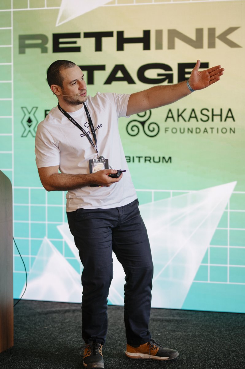 Pointing at the second largest building in the world thanks to <a href="/blocksense_/">Blocksense Network 🏴‍☠️</a>