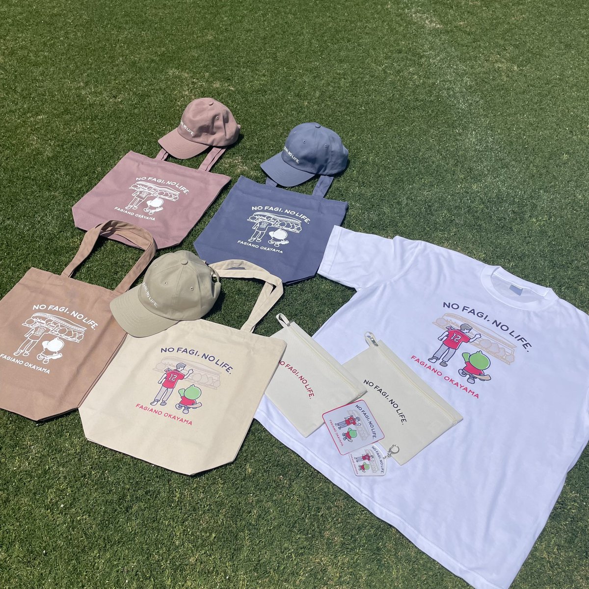 fagiano_goods's tweet photo. \📢金安亮さんコラボグッズ🆕✨/

5.25 Release☀️

✅コラボトート
✅コラボフラットポーチ

トートは日常に馴染む4カラー
ポーチは2カラー展開です🙌

セット使いもおすすめ👜

バッグとキャップのカラーを合わせるのか、
Tシャツとお好きなバランスで楽しむのか
皆さんのオリジナルコーデを是非🫠❤️‍🔥 https://t.co/sSpIVsVekV