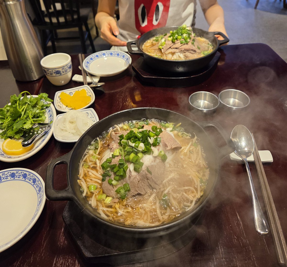 띤뜨 청라본점
차돌양지 쌀국수 12,900원
인천 서구 청라루비로42번길 14 . 1층 102호 (출처 : 네이버 검색) naver.me/FHYM5REt