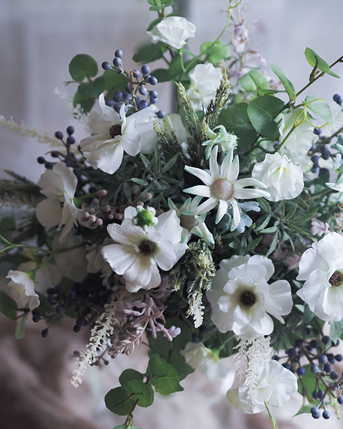 plumagejp's tweet photo. 静かな朝にそっとブーケを束ねる。花に触れるたびに完成が静かに花開く。
プルマージュは感性に触れる場所。
◆アーティフィシャルフラワーブーケ作品集
https://t.co/Ft7L5H207S

#プレ花嫁
#プレ花嫁さんと繋がりたい
#プレ花嫁さんとつながりたい https://t.co/UtBfSIq2T4