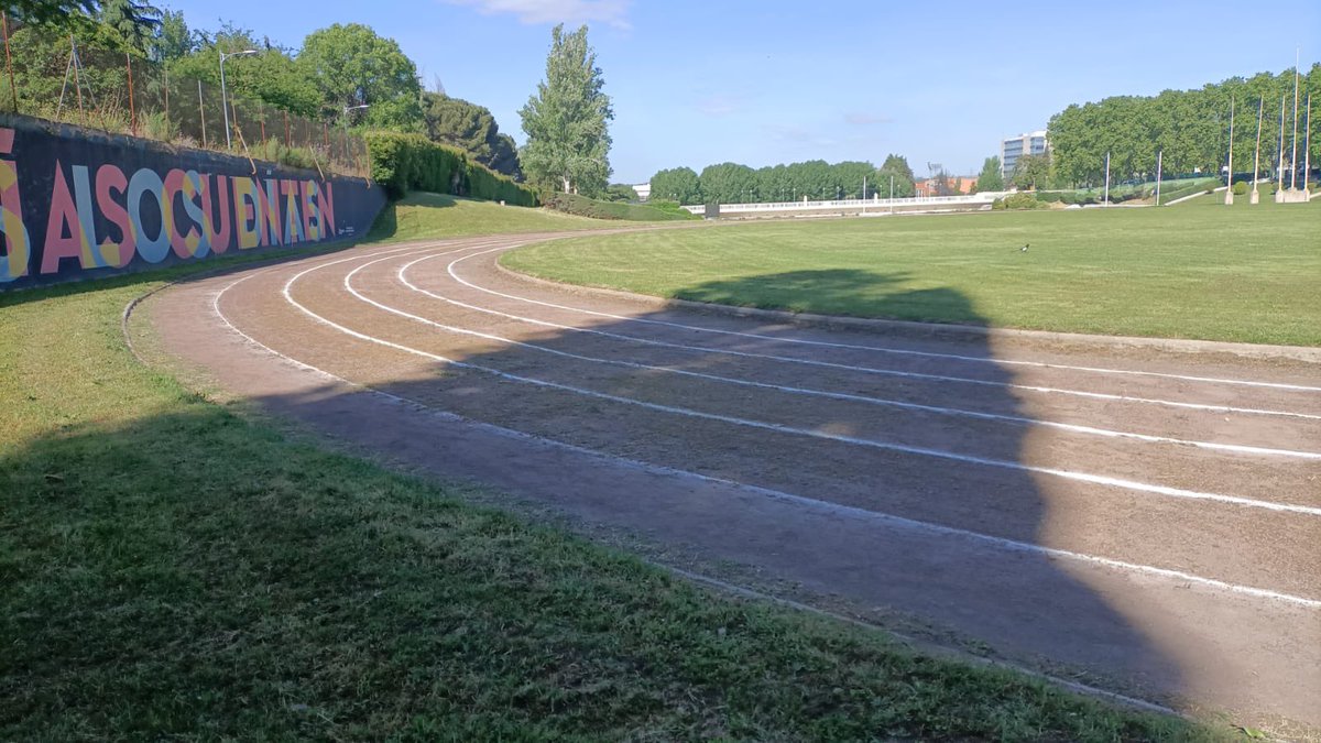 Ya estamos pintando las calles de nuestra pista de atletismo para este sábado..!!! Os esperamos <a href="/QuadraRuta/">Recordando a Miguel</a> <a href="/unicomplutense/">Complutense</a>