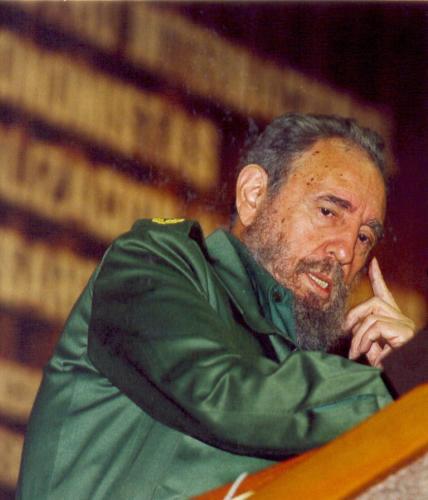 #FidelPorSiempre. "Digo, por encima de todo, que me siento orgulloso de ser comunista, y me siento orgulloso de pertenecer a un Partido que cuenta con hombres y mujeres como ustedes, y de ser parte de un pueblo como el nuestro". #DePieYCombatiendo