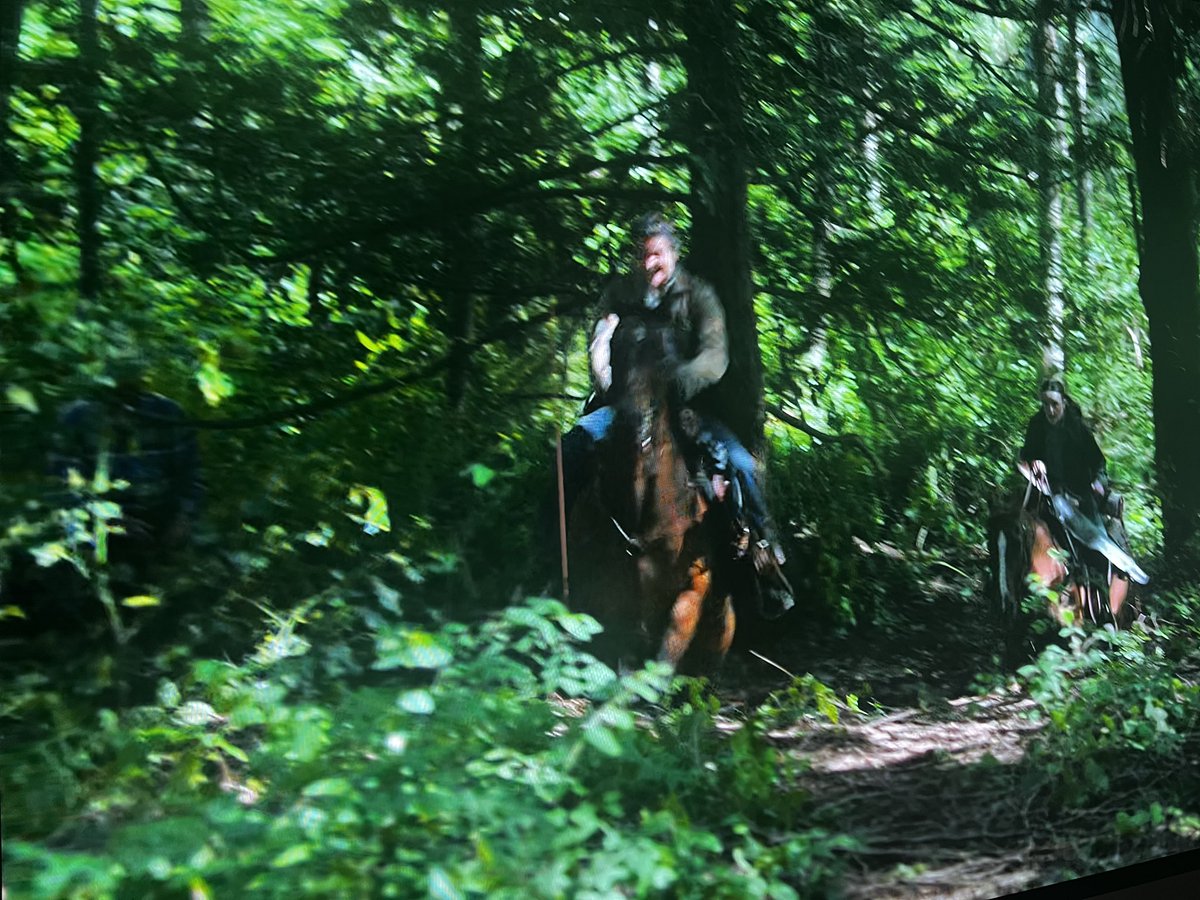 I'm sure the horse trainer wasn't meant to be in the shot during filming of season 2, episode 6 😂

#TheLastofUs
#TheLastofUsHBO