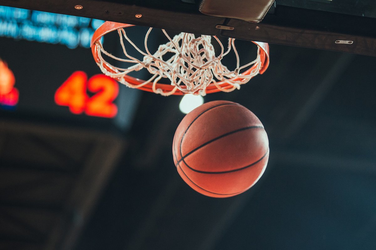 Société par actions simplifiées #ASVEL #Basket
🏀Modèle économique structurellement déficitaire, des capitaux propres insuffisants
🏀Achats de prestations par les collectivités locales en baisse mais soutien public important de 2019 à 2021
Lire le rapport👉ccomptes.fr/fr/publication…