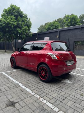 Maruti Suzuki Swift ZXi Plus AMT 2025 Rear and Alloy Wheels