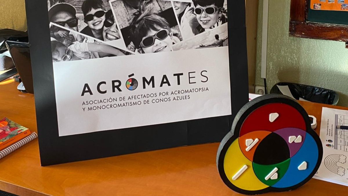 🎨 Desde <a href="/acromates/">ACRÓMATES</a>, acercan el programa ColorADD a escuelas de toda España para favorecer la inclusión del alumnado con acromatopsia.

🤝 ¡Apoya este proyecto que transforma el color en inclusión!

🔗 enfermedades-raras.org/movimiento-aso…