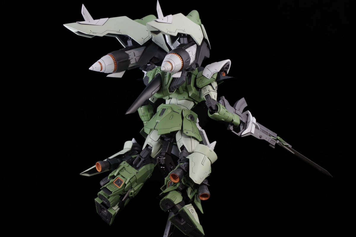 ZGMF-1017M
ジンハイマニューバ
完成しました！

「ドクター」ことミハイル・コーストが搭乗するジンハイマニューバを、MGジングラディエイターをベースとしてスクラッチしました。追加ユニットの作成だけでなく本体のプロポーションを大幅に変えています。

#ISPWC2025
#ガンプラ