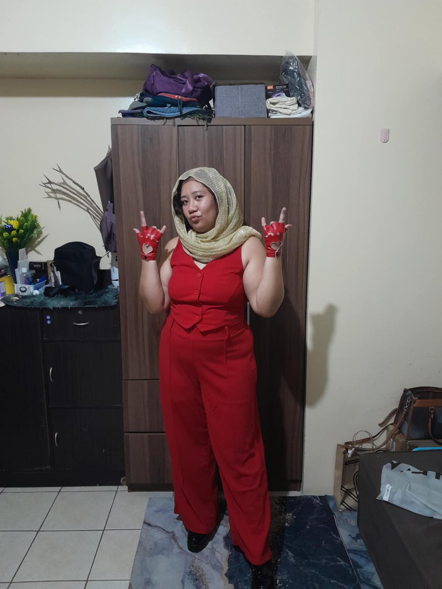 kathalyst_rxn's tweet photo. dress rehearsal ootd for my first ever concert 10 days from now!!! approve ba @SB19Official @SB19_ATINph #SB19SaW 
inspo from #SimulaAtWakas EP all-red wardrobe + #SB19DAM MV golden tree scene 🍎 https://t.co/xx97ywWgej