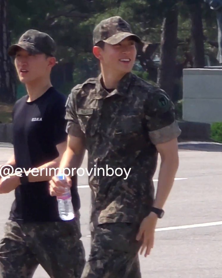 ก…กล้าม…แจฮยอน ช่วยด้วย ตรงนี้มีทหารหล่อ 😭😭😭