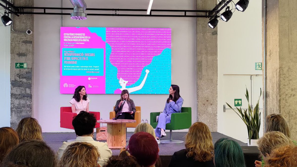 punttic's tweet photo. 🙋♀️ S’investiguen #estratègies contra la desinformació i les violències digitals! La V Jornada Internacional #DataFeminism (@iopendatabcn i @la_ciba) va comptar amb tres taules rodones de #dones expertes!
ℹ️ Tots els detalls a https://t.co/DGPNBumif3 https://t.co/5mI5vc9CMM