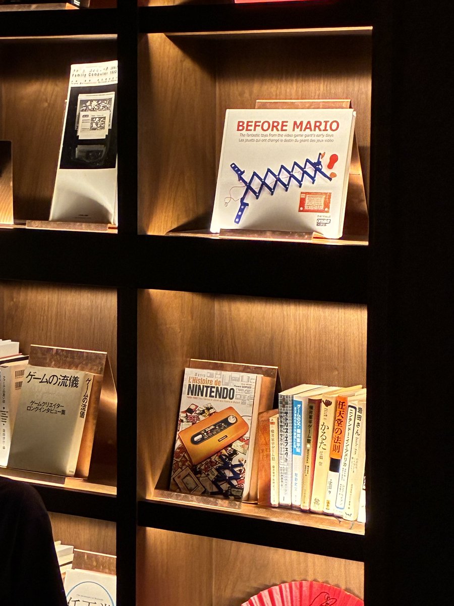 En déplacement à Marufukuro je confirme que le livre de <a href="/FlorentGorgesFR/">Florent Gorges</a> est bien toujours là 🙃
Et quel lieu incroyable 😻