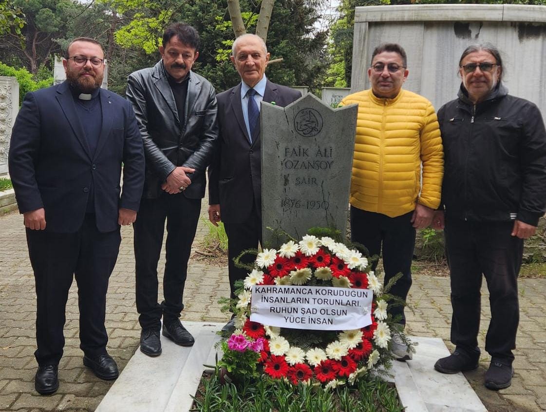 1915 Ermeni tehçirinden Ermenileri koruyan,
Kütahya Valisi, devlet adamı ve şair
Faik Ali Ozansoy'un hikayesi...

İstanbul Ermenileri yılda bir defa mezarının başında toplanarak vefalarını gösteriyor.

Herkesin bilmediği bir hayat hikayesi yakında...