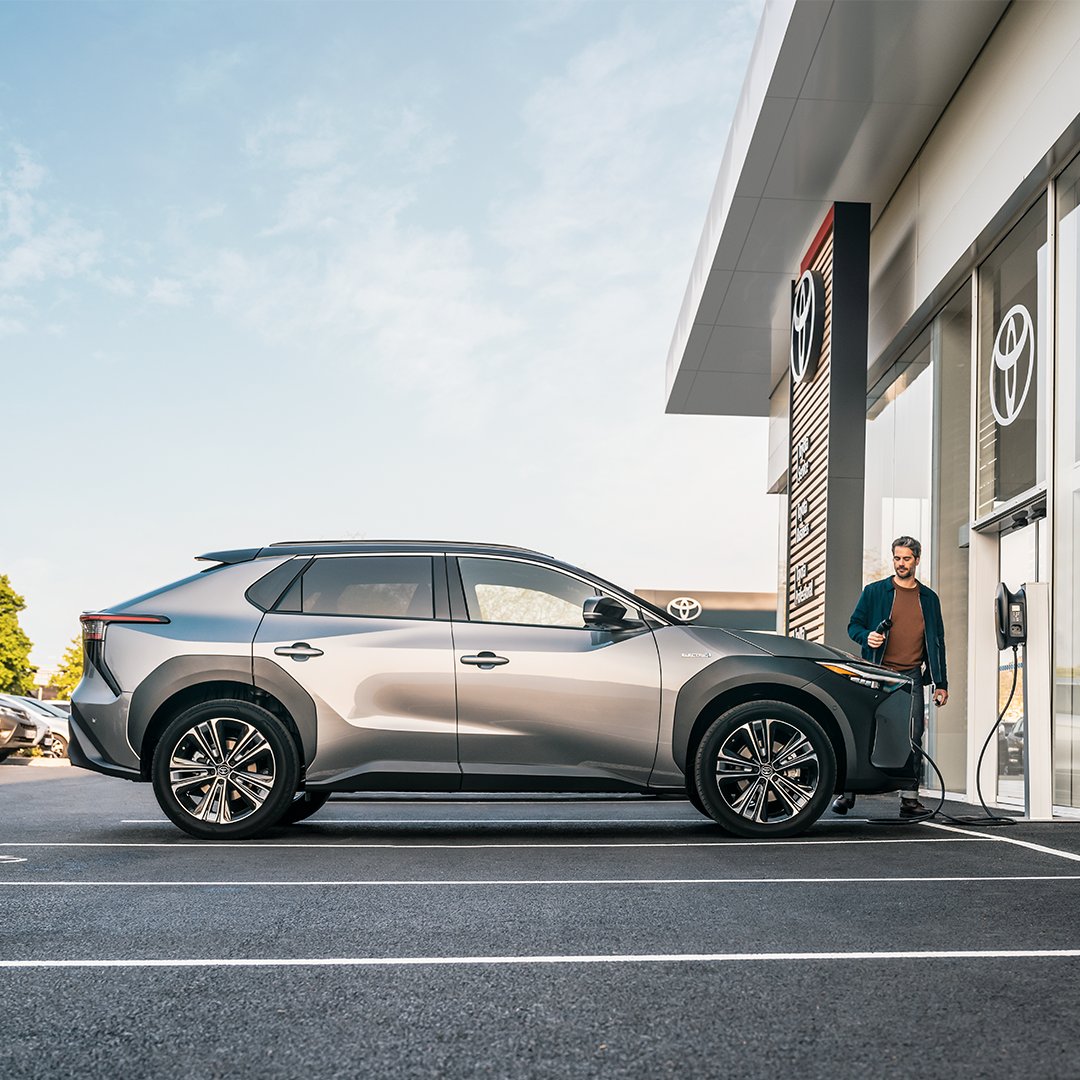 Muévete de otra forma con el #bZ4X: 100% #eléctrico, hasta 513 km de autonomía y tracción total X-Mode.

Carga rápida, batería duradera y toda la innovación #Toyota.

bit.ly/bZ4XToyota_es