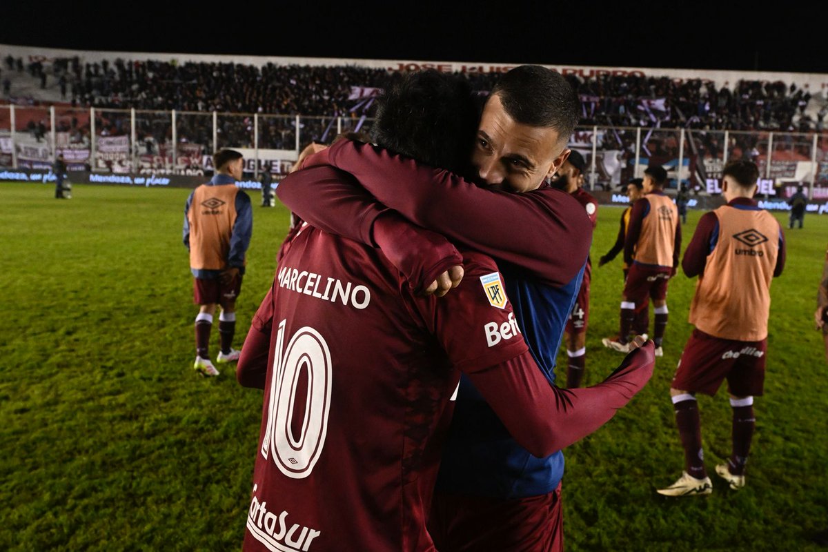 Los cruces mata-mata entre Lanús y Vélez: 

✅ Lanús 2-0 Vélez - Copa Argentina 2025
✅️ Lanús 4-0 Vélez Sudamericana 2020.
❌Vélez 4-Lanús 1- Copa de la Superliga 2019.
✅ Lanús 1-1 Vélez (2-4): Copa Argentina 2015.
✅ Lanús 3-0 Vélez- Sudamericana 2006.

Esto es Lanús 🇱🇻