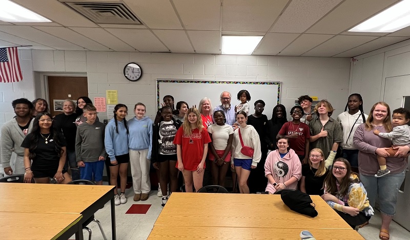 Congrats to Mrs. Hoffart on her retirement!  Check out her class on #SnackTimeWithTim! 

Listen here: tinyurl.com/225t6prm