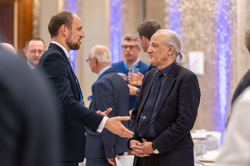 Specialista ERA na standardy pro řízení🛬provozu se zúčastnil <a href="/EUROCAE1/">EUROCAE</a> Symposium 2025 v Madridu🇪🇸. ERA po léta přispívá k tvorbě mnoha standardů pro přehledové systémy🔭a technologie #multilaterace a #ADSB, takže na dalším kole dřiny „standardizačního procesu“💪nemohla chybět!
