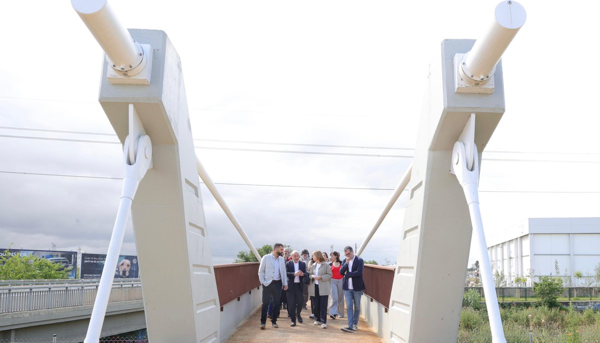 diba's tweet photo. 🚧Amb la remodelació de la rotonda de les Ovelletes a #SantVicençDelsHorts millorem aquesta infraestructura clau per descongestionar el trànsit i facilitar la connexió amb l'autovia A-2, la carretera de Torrelles (BV-2005) i la carretera de Sant Boi (BV-2002). #som311 #ODSDiba #CarreteresDiba

✅https://t.co/vc7j3Y2VyX