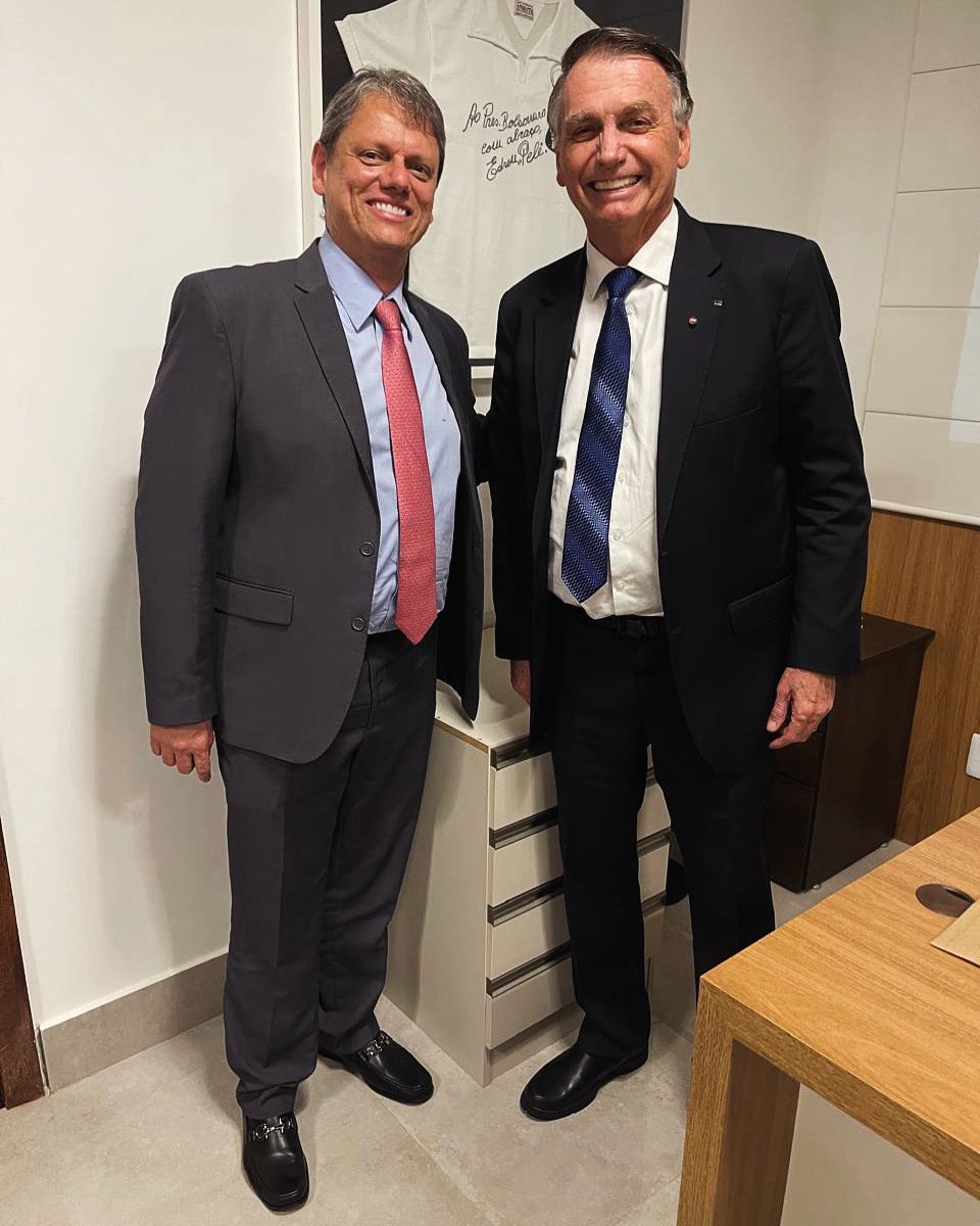 Tarcísio Gomes de Freitas (@tarcisiogdf) on Twitter photo Que coisa boa ver o presidente firme, forte e pronto para enfrentar todos os desafios! Sua força e resiliência nos inspira, <a href="/jairbolsonaro/">Jair M. Bolsonaro</a> . Estamos juntos! Que coisa boa ver o presidente firme, forte e pronto para enfrentar todos os desafios! Sua força e resiliência nos inspira, <a href="/jairbolsonaro/">Jair M. Bolsonaro</a> . Estamos juntos!