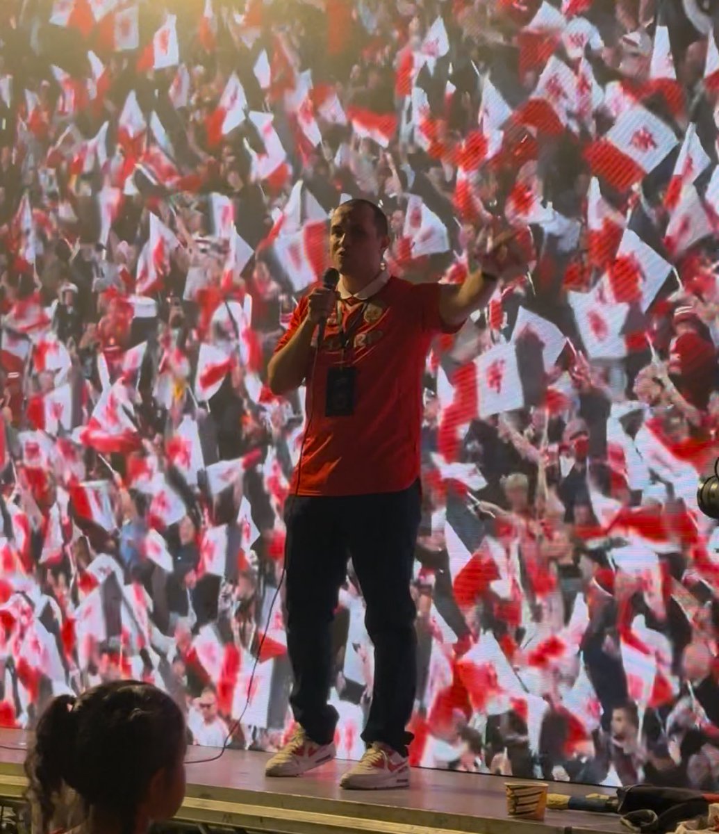 قبل أي حاجة وقبل اي كلام عن الكورة والفريق واي شيء على الاطلاق 

انا لازم اعبرلكم عن مدى احساسي بالفخر بأني جزء منكم وامتناني ليكم على كل الحب اللي شفته منكم امبارح عايز اقولكم اني مهما كنت سرحت بخيالي مكنتش هتخيل ان ده هيبقى تقدير الناس ليا

انا مش بكتب الكلام ده عشان حاجة غير