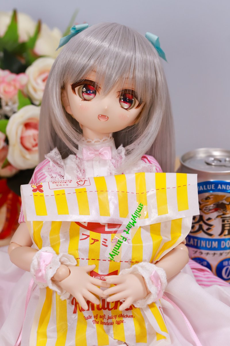 #深夜の晩酌ドール一本勝負
#うちのこかわいい
今日は、めるるちゃんと一緒にファミチキとビール🍺をいただきます🎵