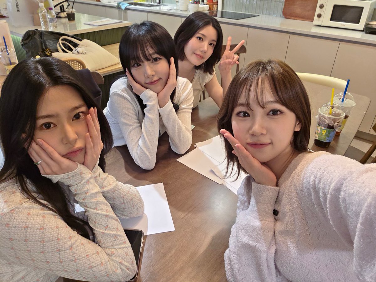 CHAEWONCENTRAL's tweet photo. 📸 [PHOTO] 250522

Kim Minju 🫧 Update with #CHAEWON 

#KIMCHAEWON #김채원 #チェウォン
#LE_SSERAFIM #르세라핌 @le_sserafim https://t.co/aTA2p750Yb
