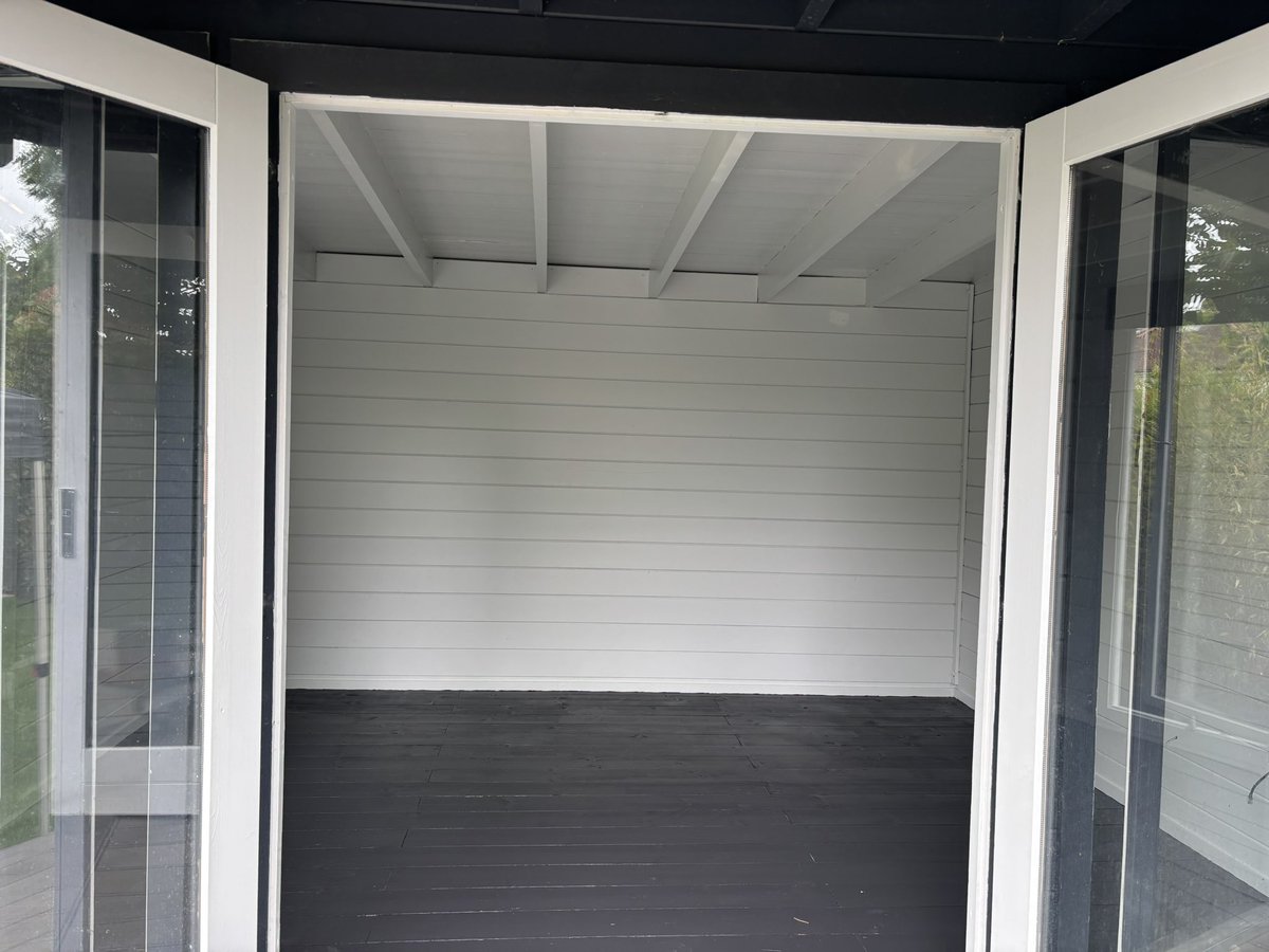 Herts Decorator (@hertsdecorator) on Twitter photo Garden Office completed. <a href="/DuluxTrade/">Dulux Trade</a> Weathershield QD Opaque on Ceiling & walls matched to Dimpse. Garden Office completed. <a href="/DuluxTrade/">Dulux Trade</a> Weathershield QD Opaque on Ceiling & walls matched to Dimpse.