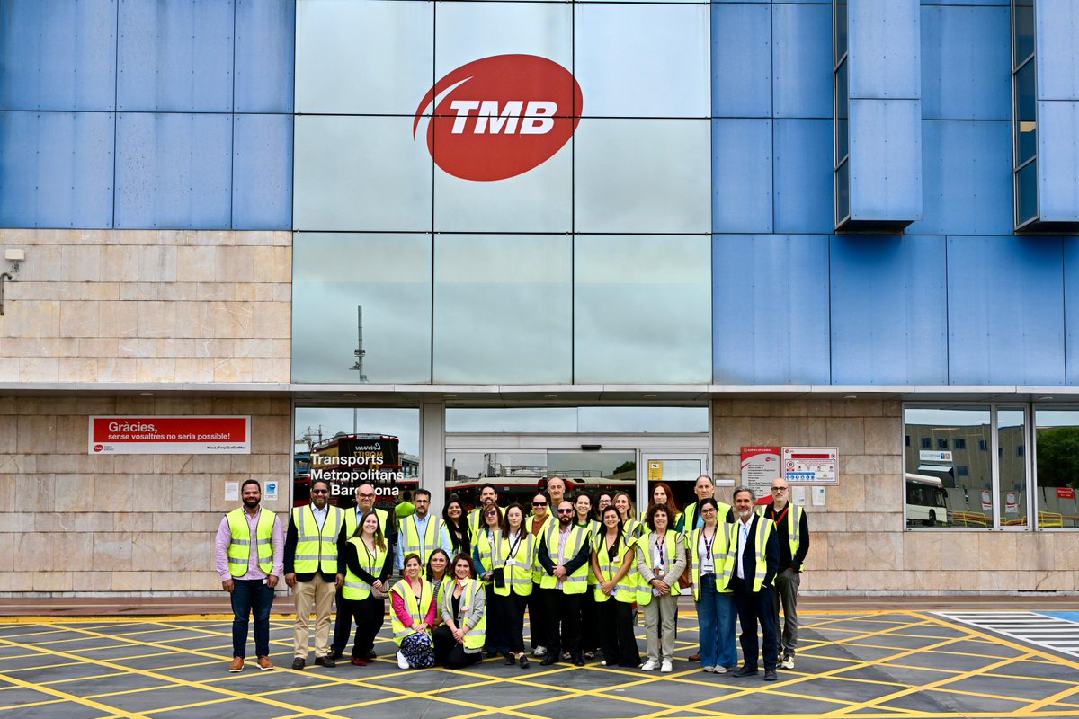 🌐La delegació iberoamericana del <a href="/BancoMundialLAC/">Banco Mundial | América Latina y el Caribe</a>, formada per 6️⃣països, coneixen avui de primera mà el compromís de #TMB com a operador referent en #accessibilitat i mobilitat inclusiva♿.
👀Han visitat el centre de control #busbcn i els tallers #metrobcn, entre altres espais.