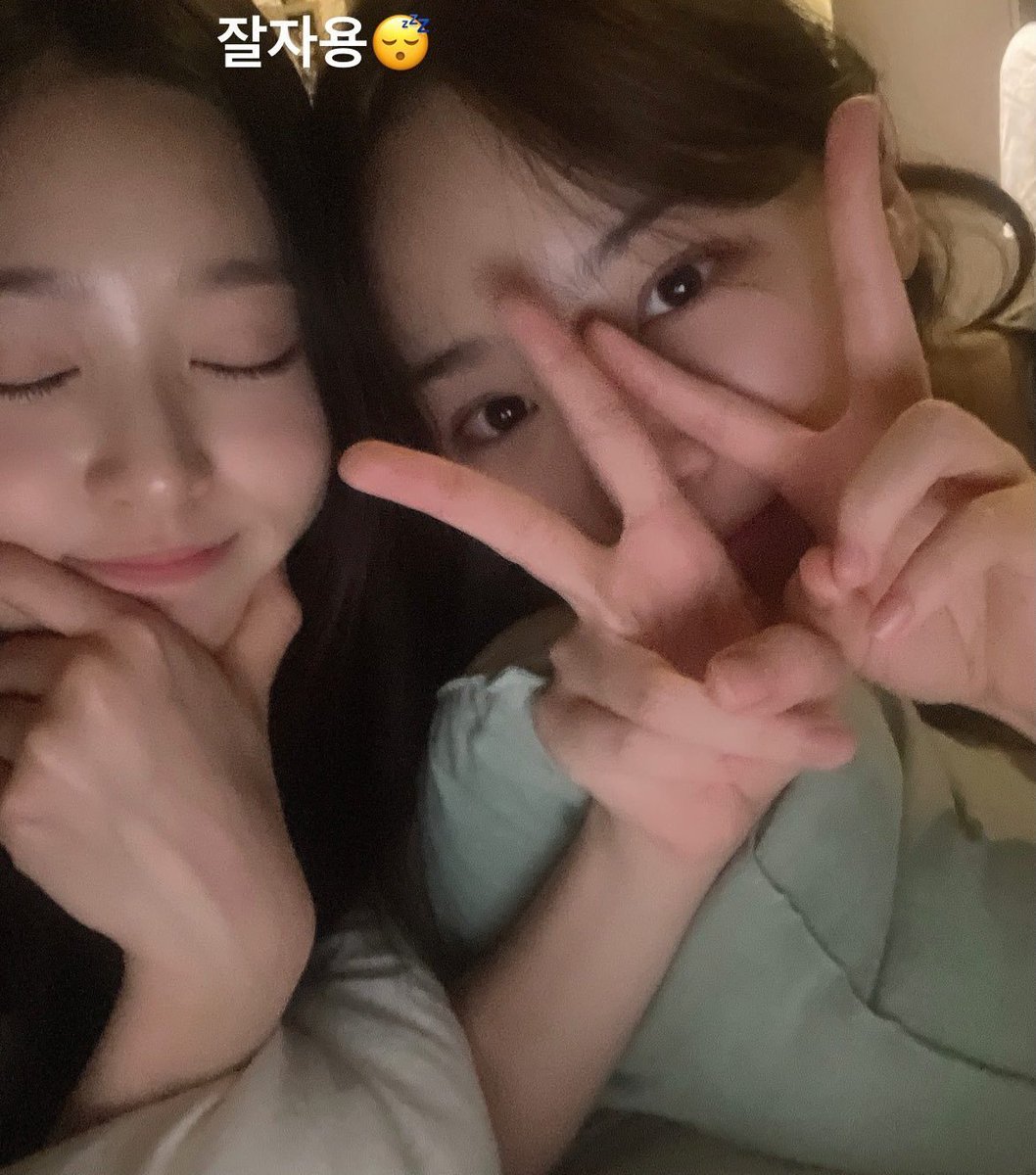 kimchaewonpics's tweet photo. 2022                                         2025 https://t.co/16fGto0SqC
