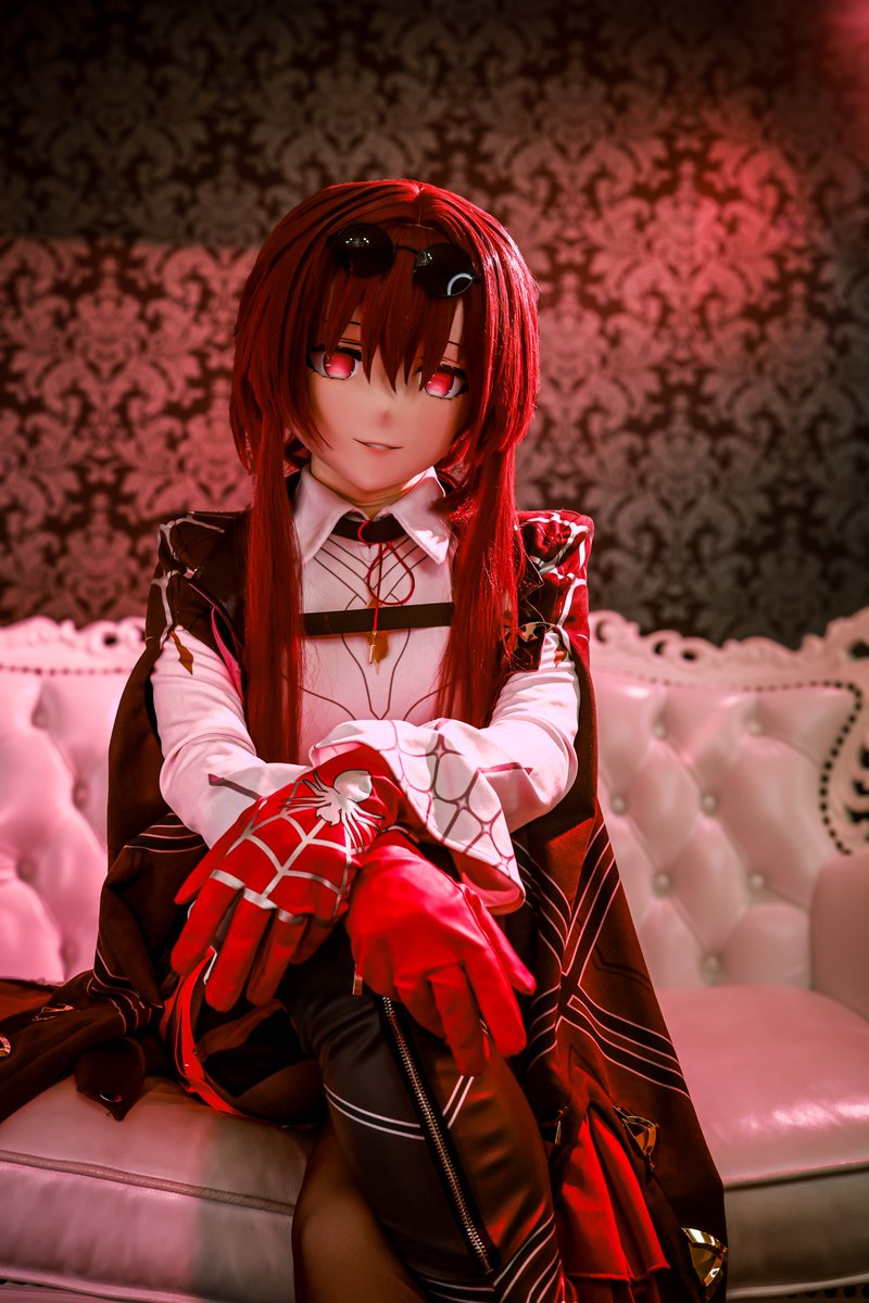 「ねえ、運命とは何だと思う？私と踊れば、その答えが見えるかもしれないわ。」

#HonkaiStarRail  #kigurumi  
#卡芙卡 #Kafka