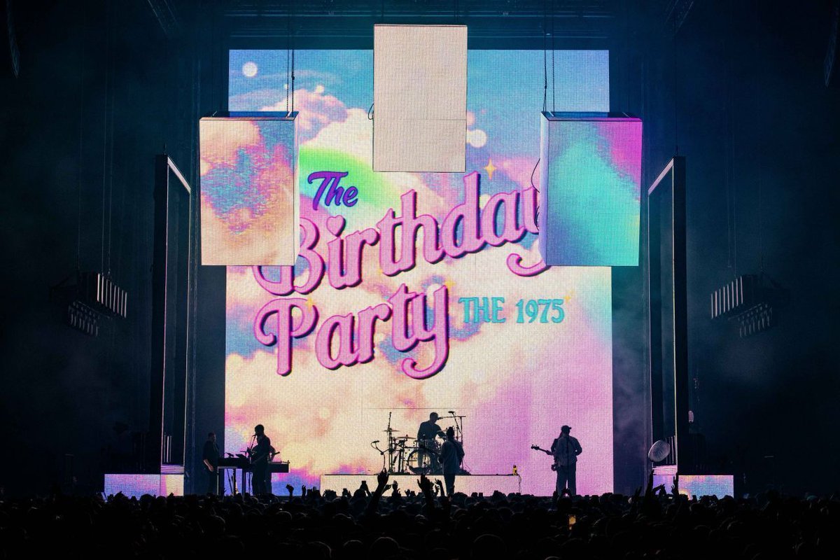 aesthetically pleasing the 1975 (@the1975_picture) on Twitter photo 