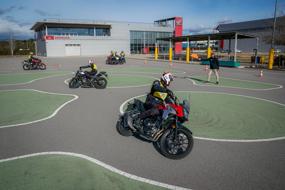 La industria de la moto, a nivel nacional e internacional, impulsa la formación de perfeccionamiento post carnet como uno de los pilares en la reducción de la siniestralidad en moto.

Más información a continuación: bit.ly/4dx3C72