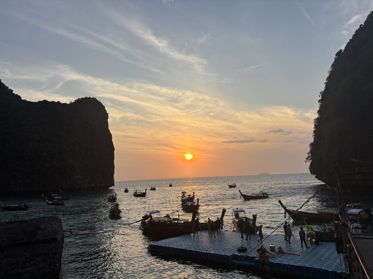 giulsupernova's tweet image. io 🤝🤝 sti post anti sfiga