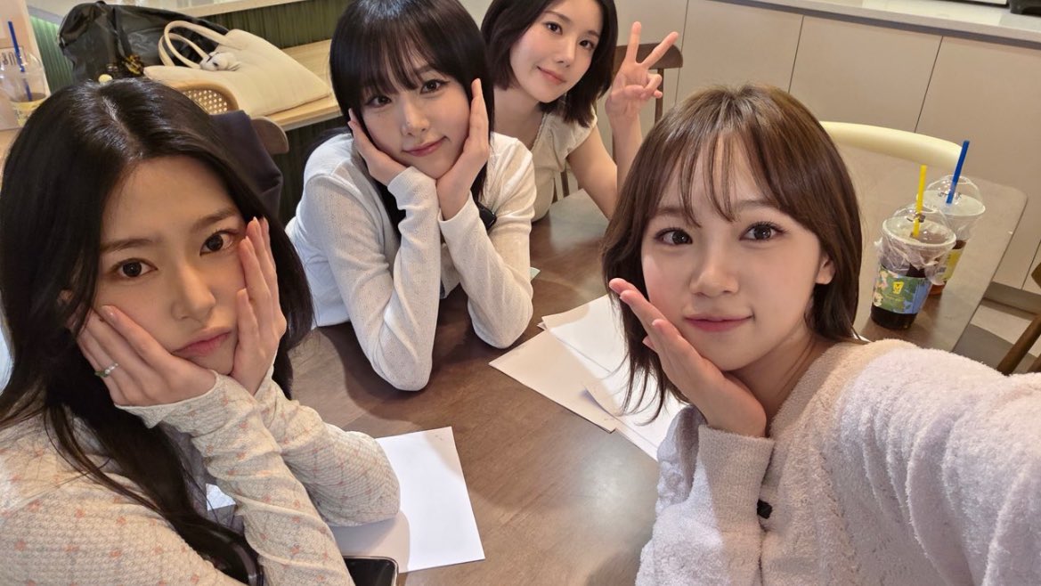 sserapics's tweet photo. CHAEWON WITH MINJU YENA EUNBI https://t.co/BRQOeiBRmw