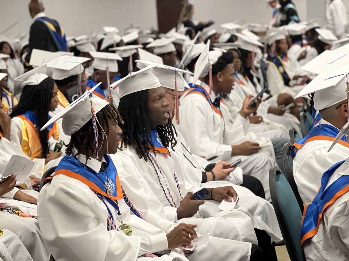 📸 Behind the scenes x Graduation 2025

Be sure to visit our Facebook page for more sights and sounds from graduation! #WeLead