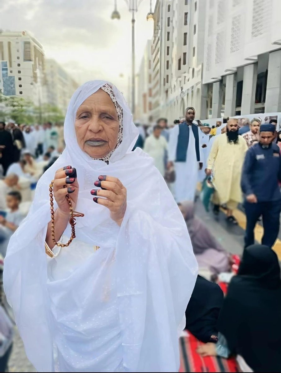 تبارك الرحمن حجه  سودانيه حلوة حلا 😍❤️❤️❤️❤️❤️❤️❤️❤️❤️❤️ م بعرفها بس حبيتها وعجبتني شديد ❤️❤️❤️❤️❤️