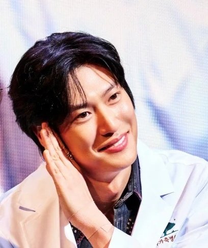 진짜 초미인 얼굴 개화려함
기본적으로 남자다운 얼굴인데 섬세한 선이 있어서 미인과 한끝차이임