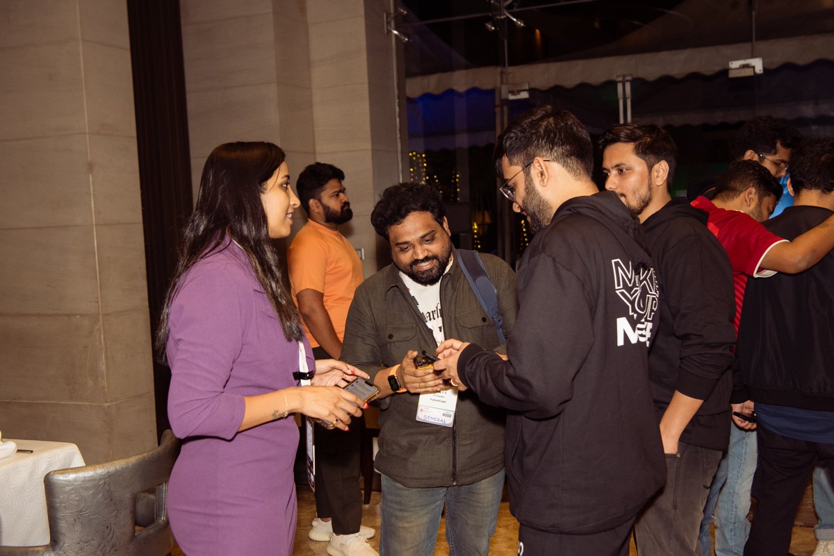 VXVHub's tweet photo. Throwback Thursdays to the first-ever Aptos Night 🇮🇳 during IBW’23
200+ BUIDLERs, boundless energy, and pure Web3 magic with @TheSandboxIndia & @Jumptradenft, hosted by @OgclubDAO. ✨🔥

#TBT #MakeYourMOVE #PartywithOG #BharatVerse #JumpTrade @Aptos @aptos_ind