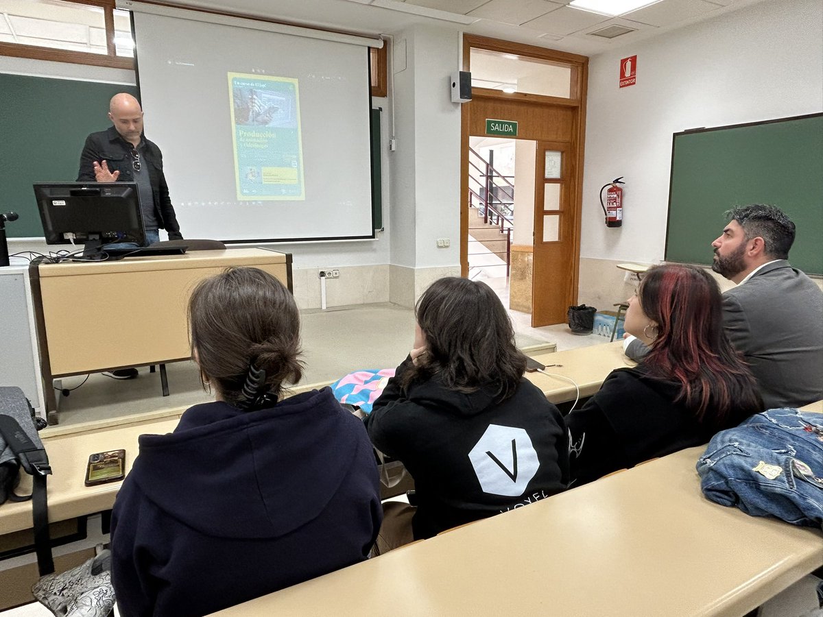ccss_usal's tweet photo. Agradecemos a #JavierMartínez de #BigBangBox por venir para presentarnos el @ElJap_ES a nuestros estudiantes de @ccss_usal #oportunidades #animación #ICECYL @AirInstitute @usal https://t.co/o3uD9J6YLt