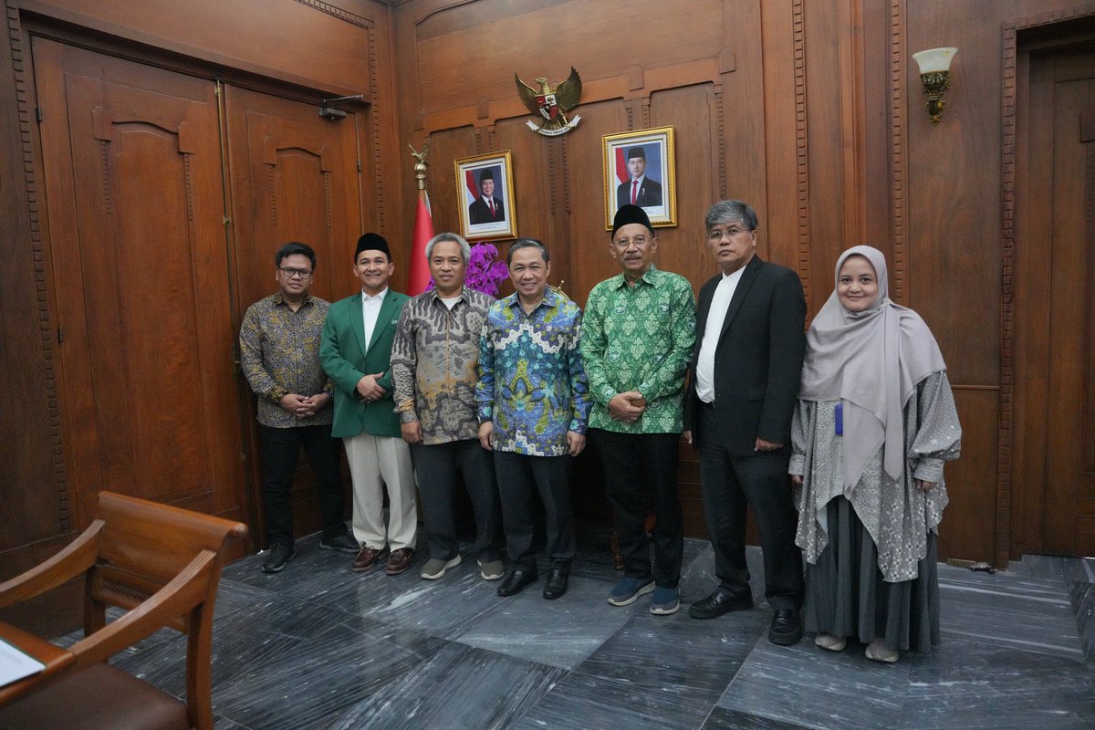 anismatta's tweet photo. Hari ini saya berdiskusi Pengurus Besar Mathla’ul Anwar yang dipimpin Sekjen Bapak H. Oke Setiadi.

#kemlu #inidiplomasi #kabinetmerahputih #mathlaulanwar https://t.co/JAhjPm5ZLQ