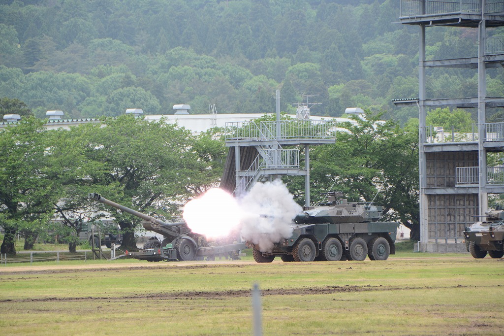 maoreo119's tweet photo. 金沢駐屯地創設75周年記念
16式機動戦闘車も金沢お初 https://t.co/KjpRpR2JiI