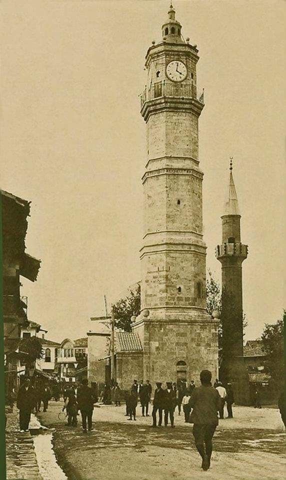 BUNU BİLİYORMUYDUNUZ? 

TOKAT SAAT KULESİ

Tokat saat kulesi 1902 yılında Tokat Belediye Reisi Mütevellioğlu Enver Bey ve Mutasarrıf Bekir Paşa'nın girişimleri ile yaptırıldı. 1917 yılında alafranga'ya çevrilen saat bugün hâlâ faaliyettedir.