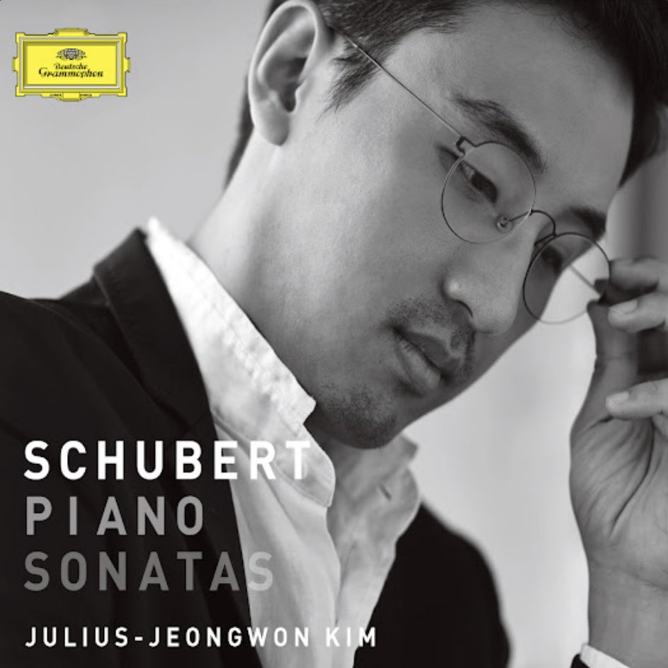 호로비츠를 위하여. 엄정화가 피아노선생으로 나오는 천재어린이에 관한 영화. 영화 엔딩때 얘가 어른이 되어 피아노 무대를 서는데, 이 때 배역을...