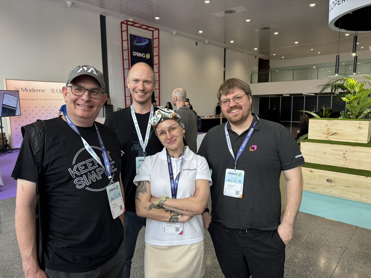 cat_edelveis's tweet image. Is it my birthday or what ? So many people I wanted to meet in person 😁
@simas_ch @marcushellberg @AlekseyStukalov 
#springio25