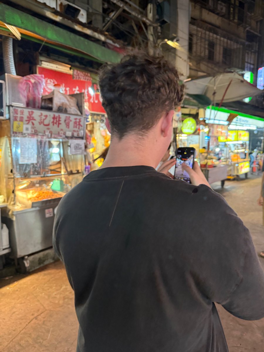 lmbolam's tweet image. Here is some fire @fabtcg  content:
- content creator @spendog9 creating content in the market

#fabtcg #makeit