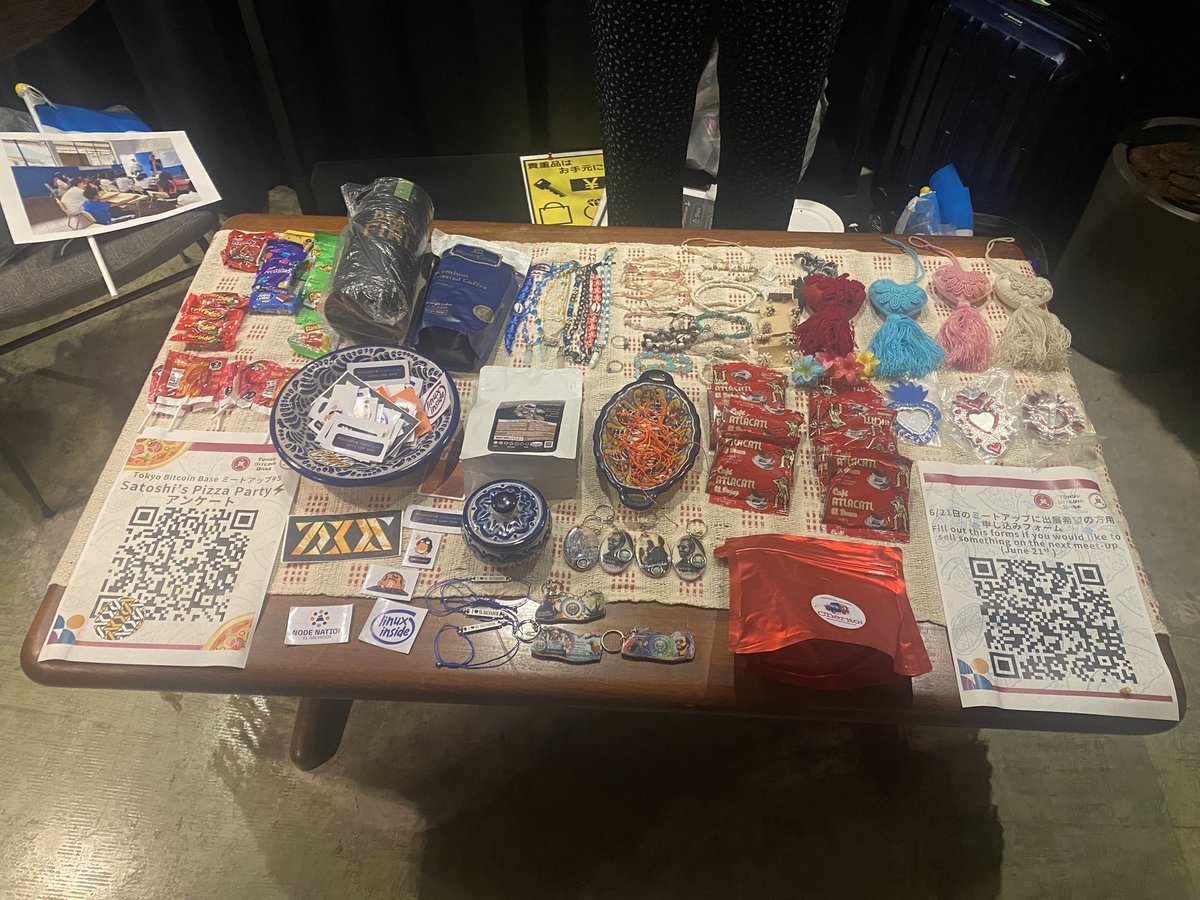 TBBピザパーティー🎉では、上智大学 Givers の品が並びます🎁メキシコ🇲🇽とエルサルバドル🇸🇻で調達したそう✨売上はGiversの活動に使われるそうです☺️
<a href="/TYO_BitcoinBase/">Tokyo Bitcoin Base</a> 
#TokyoBitcoinBase 
#PizzaDay