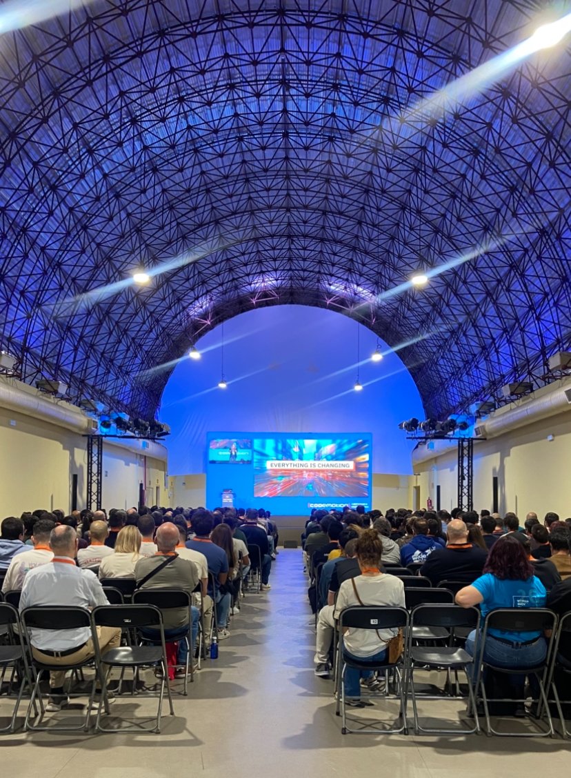 ¡Codemotion 2025 ya es historia... y qué historia!
Madrid fue el epicentro de la innovación, el talento tech y la creatividad. Un encuentro inolvidable que reunió al mundo tech y tuvimos el placer de estar ahí 
Si no viniste. Créenos: fue épico.
#Codemotion2025 <a href="/CodemoMadrid/">Codemotion Madrid</a>