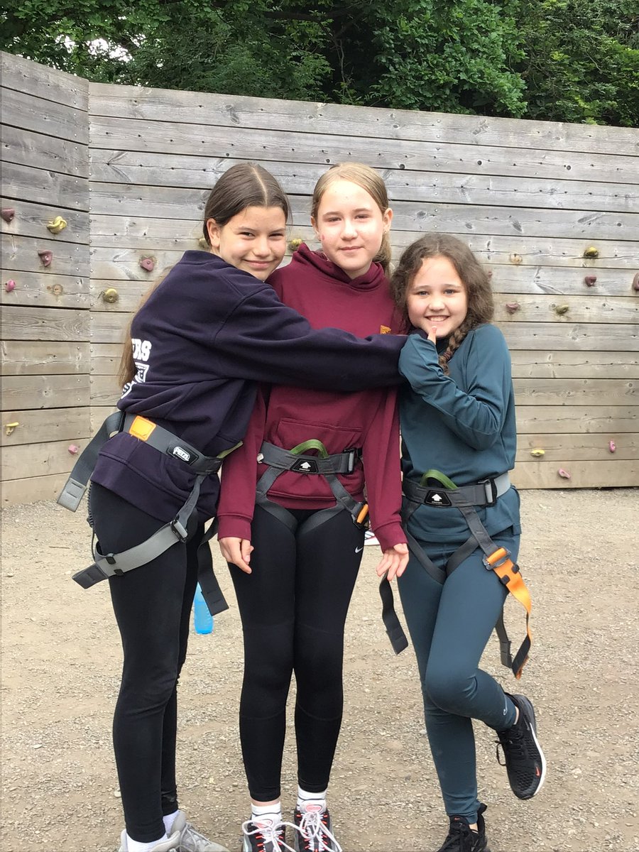 BansteadJunior's tweet photo. Fun with friends! https://t.co/4AltNnsadV
