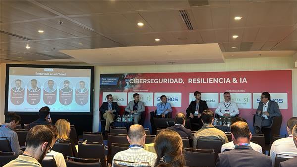 Prinex_RE's tweet image. Hoy estamos también en el Foro &quot;Ciberseguridad, resiliencia &amp;amp; IA&quot;, organizado por @aslan_es: aslan.es/actividades/fo…

#ForoASLAN #ciberseguridad #IA