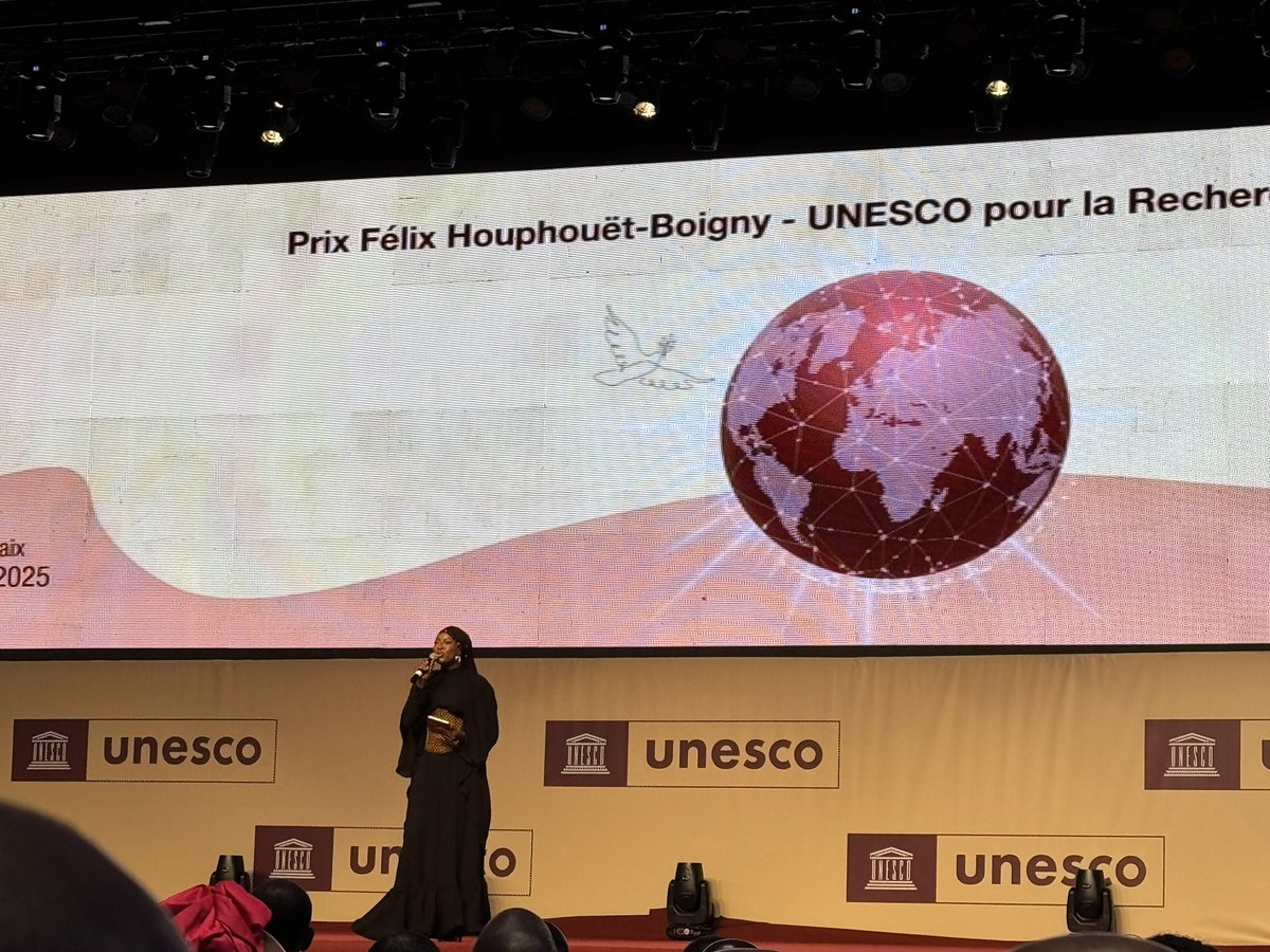 Olivier Beer (@olivierbeer1) on Twitter photo Très heureux de participer au Prix Félix Houphouët-Boigny - UNESCO pour la Recherche de la Paix à Abidjan, Carrefour de la Paix et célébrer son lauréat, M. Antonio Costa. <a href="/ONU_CIV/">Nations Unies Côte d'Ivoire</a> <a href="/UNHCRfrance/">Le HCR en France</a> <a href="/UNHCRWestAfrica/">UNHCR West & Central Africa</a> Très heureux de participer au Prix Félix Houphouët-Boigny - UNESCO pour la Recherche de la Paix à Abidjan, Carrefour de la Paix et célébrer son lauréat, M. Antonio Costa. <a href="/ONU_CIV/">Nations Unies Côte d'Ivoire</a> <a href="/UNHCRfrance/">Le HCR en France</a> <a href="/UNHCRWestAfrica/">UNHCR West & Central Africa</a>